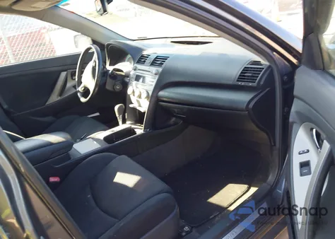 2010 Toyota Camry Se V6 z USA, uszkodzony, nr VIN 4T1BK3EK2AU112853